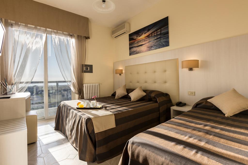Hotel King Marina di Pietrasanta Oda fotoğraf