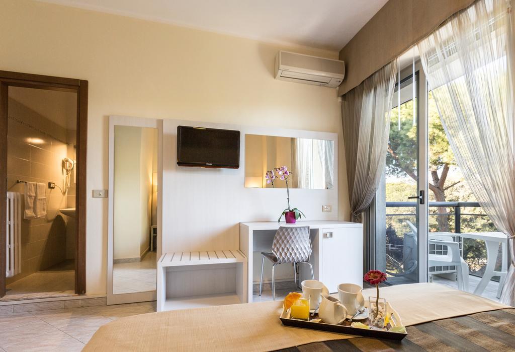 Hotel King Marina di Pietrasanta Oda fotoğraf